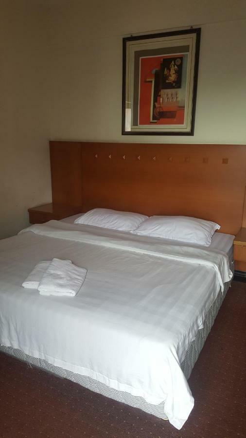 Homestay Marina Court Resort Kota Kinabalu Exteriör bild